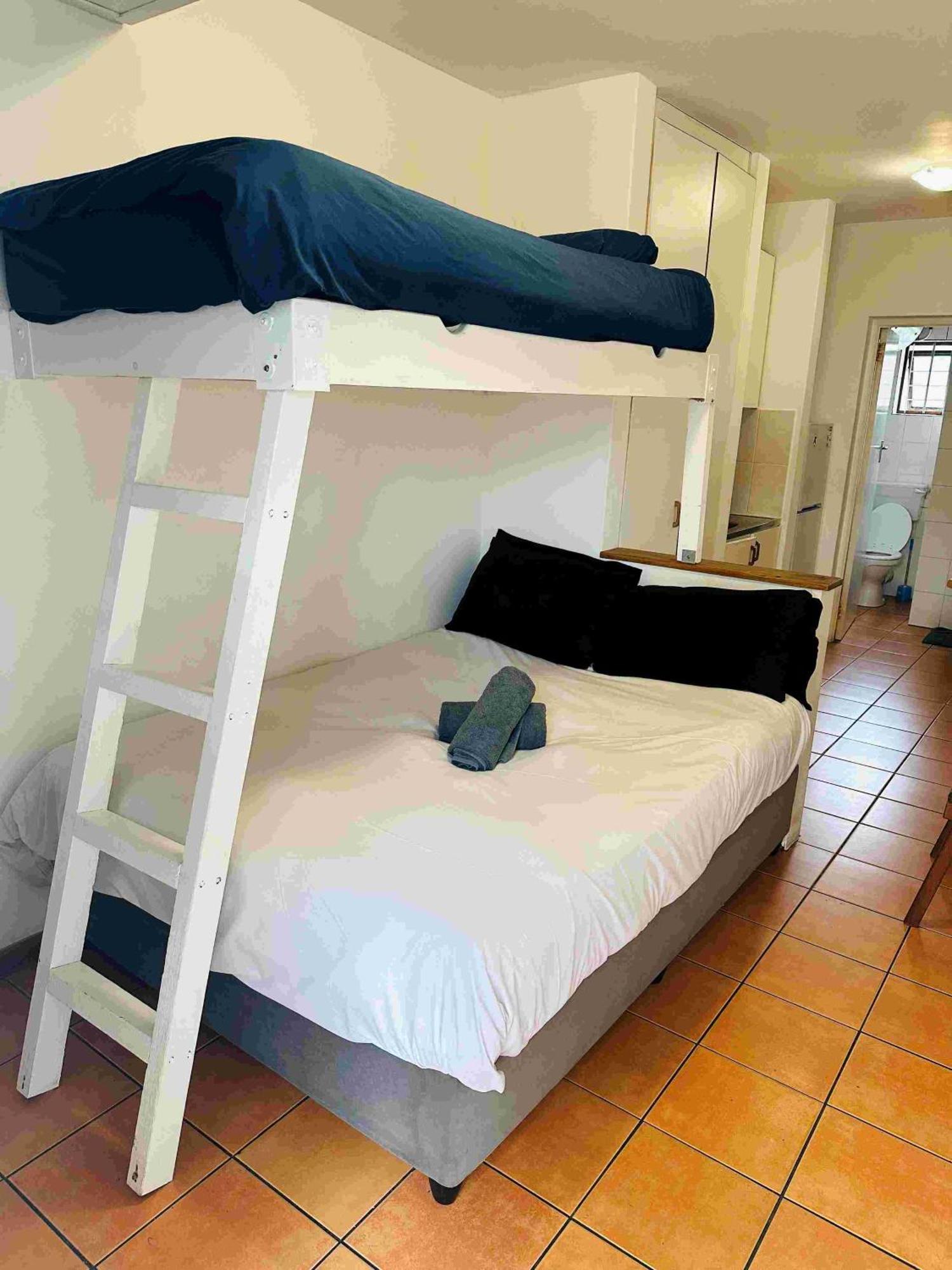 Green Elephant Backpackers Cape Town Exterior photo