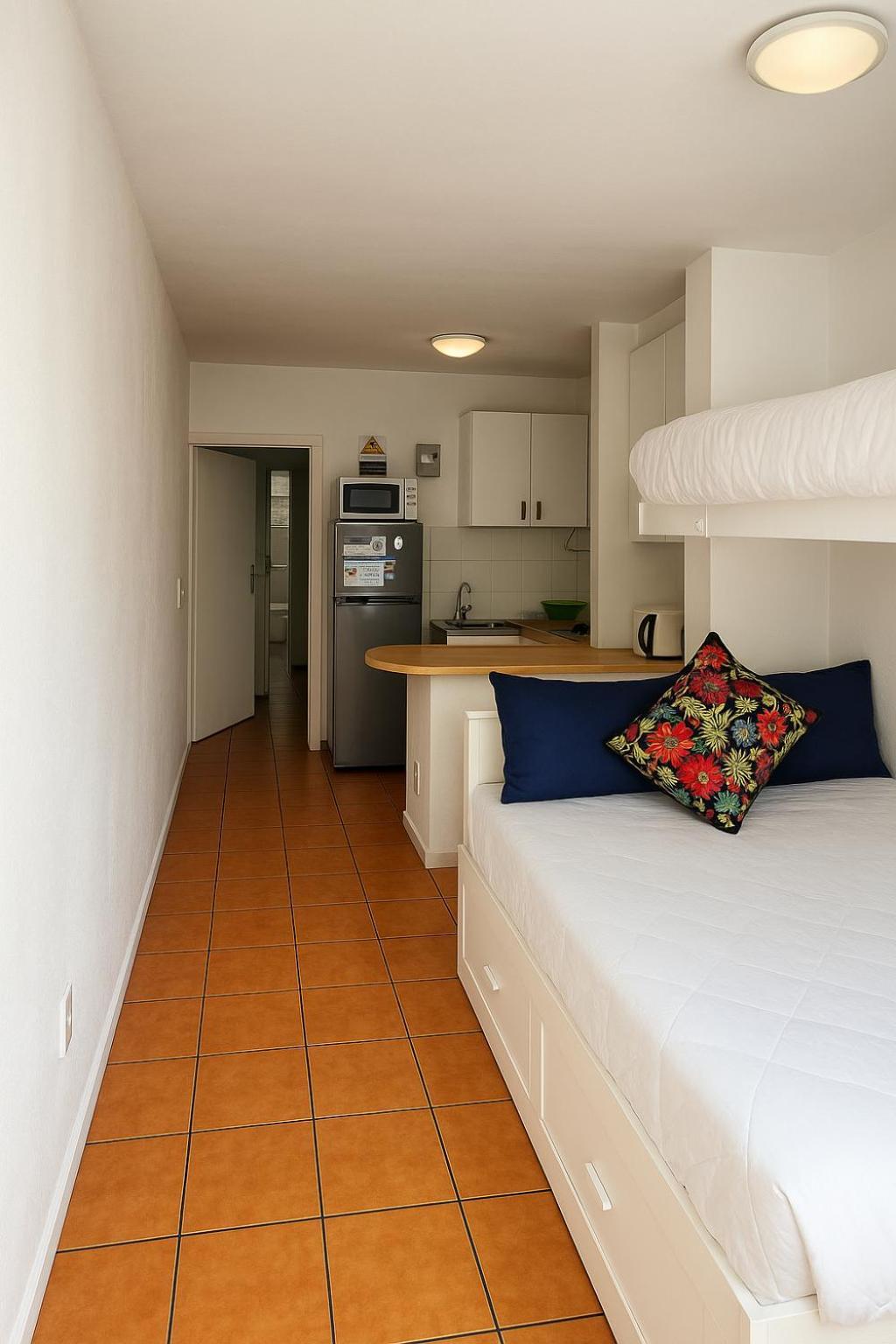 Green Elephant Backpackers Cape Town Room photo